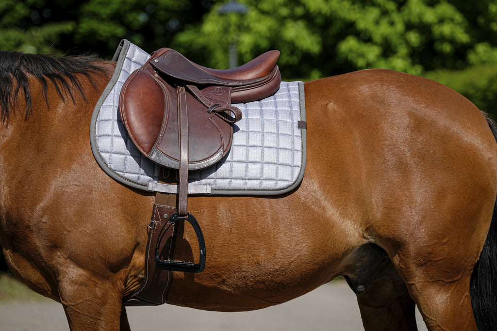 Tapis de selle EQUITHÈME - CHIC